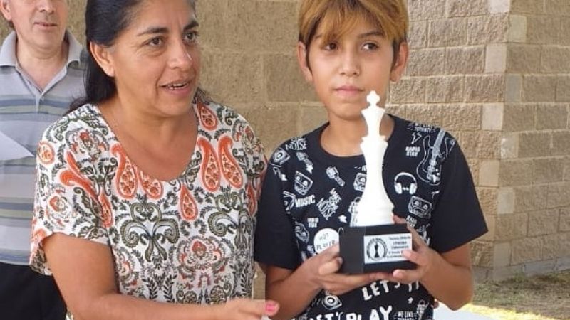 Menéndez y Coronel dominaron el Ajedrez de Verano en UTHGRA