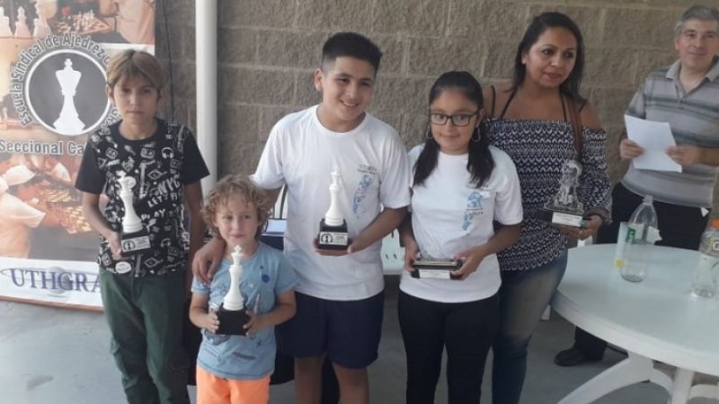 Menéndez y Coronel dominaron el Ajedrez de Verano en UTHGRA