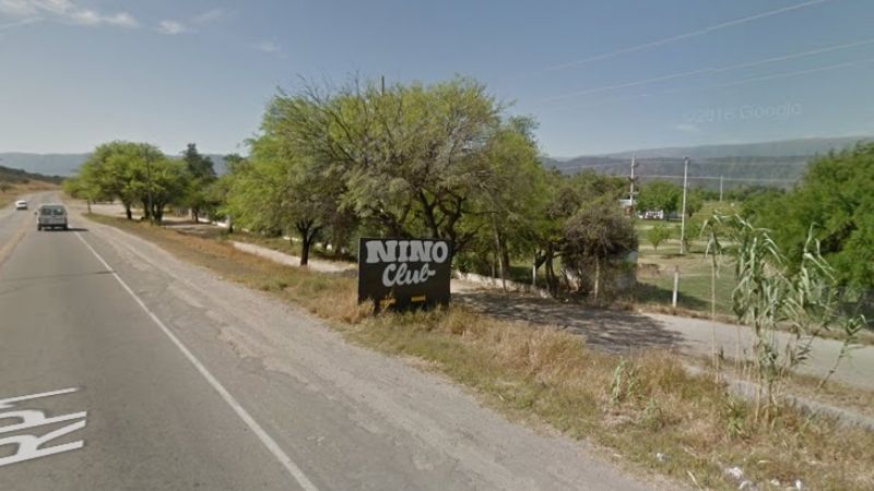 Detenidos en una cancha de fútbol