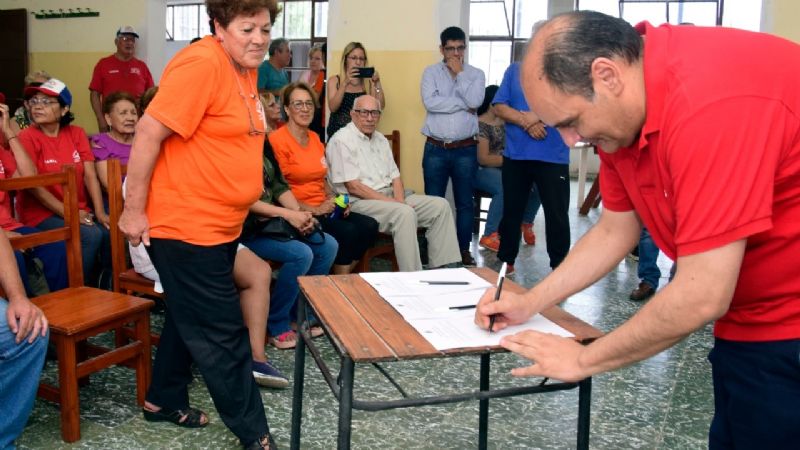 Gustavo visitó a los vecinos de barrio El Mástil