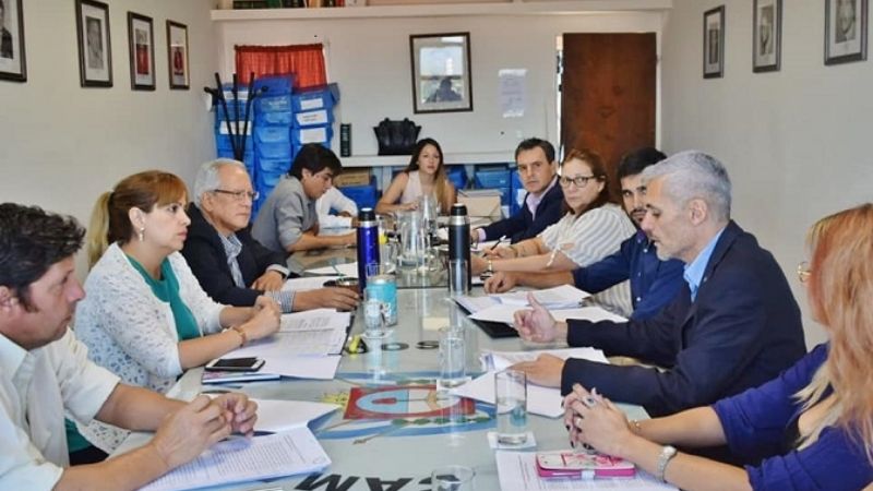 Gremios del IPV, Vialidad y Capresca, fueron recibidos por diputados