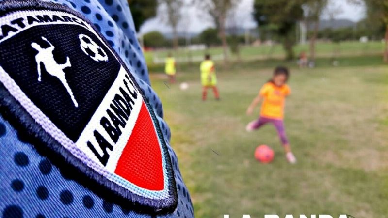 Formación para el fútbol femenino en La Banda Club