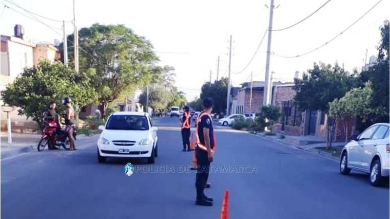 Retienen seis vehículos en un operativo