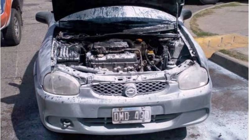Se prendió fuego un auto en Andalgalá