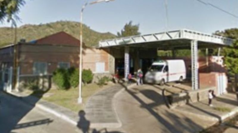 Debió trasladar a su madre, grave, en un auto porque no había ambulancias