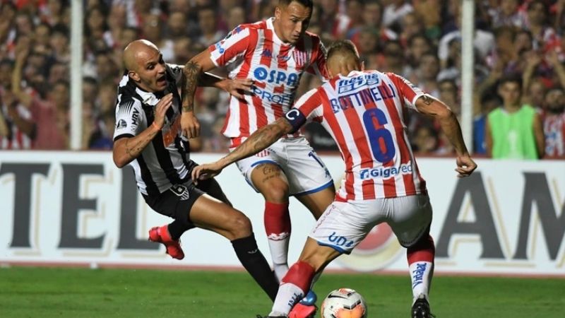 Unión, con buena ventaja, visita al Atlético Mineiro