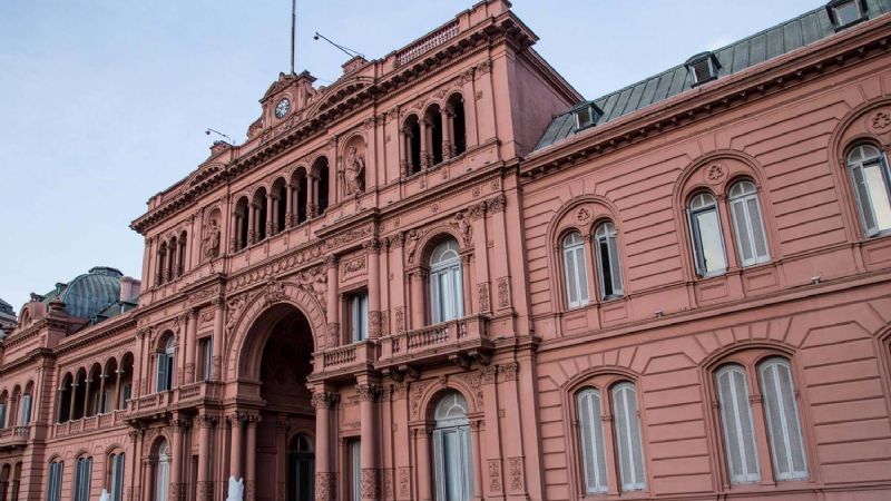 El Gobierno convocó a empresarios y a la CGT