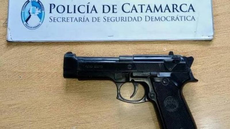 Remisero amenazó a otro, con una pistola de juguete