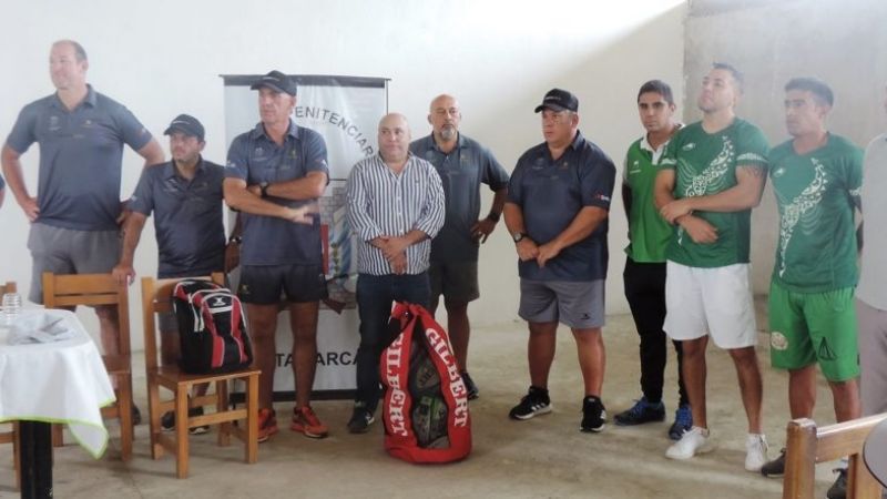 Pumas y All Blacks visitaron a los Awkas, en la cárcel