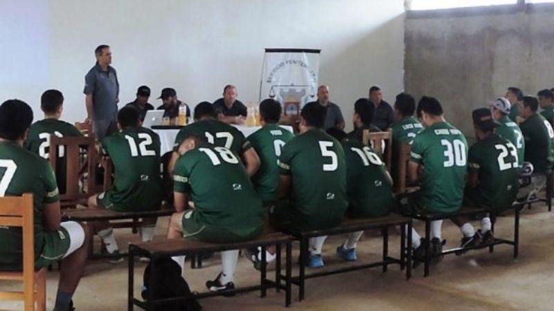 Pumas y All Blacks visitaron a los Awkas, en la cárcel