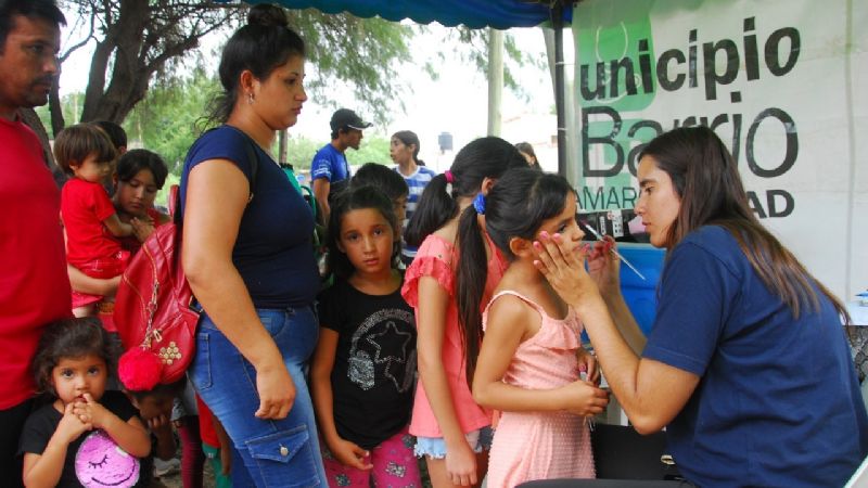 Masiva participación de los vecinos de Los Olivares en “El Municipio en tu Barrio”