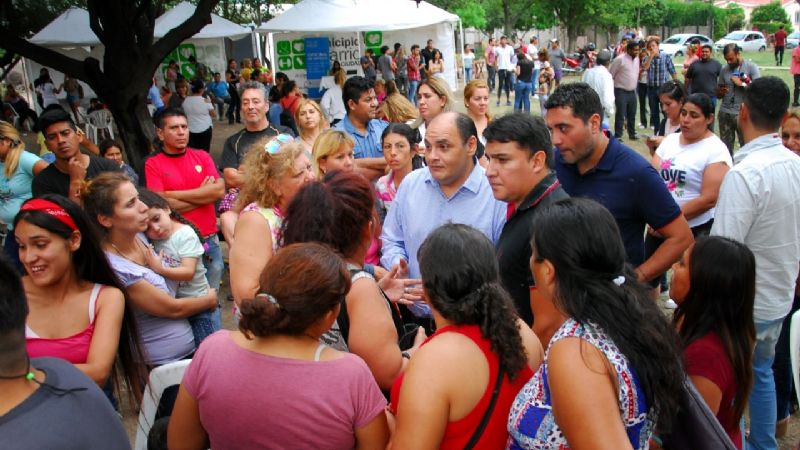 Masiva participación de los vecinos de Los Olivares en “El Municipio en tu Barrio”