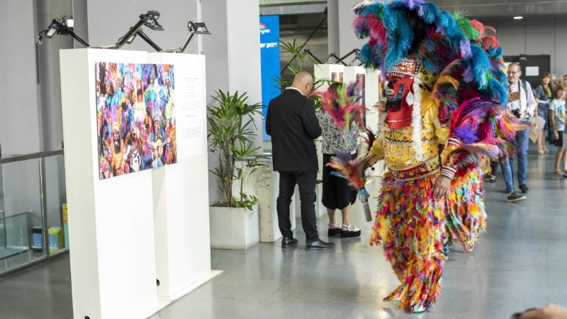 Los “Hombres Pájaro” de Mutquín llenaron de coplas y color el Congreso Nacional