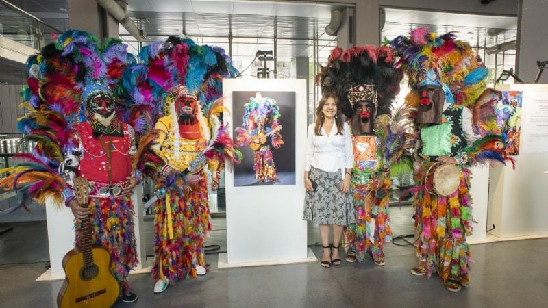 Los “Hombres Pájaro” de Mutquín llenaron de coplas y color el Congreso Nacional