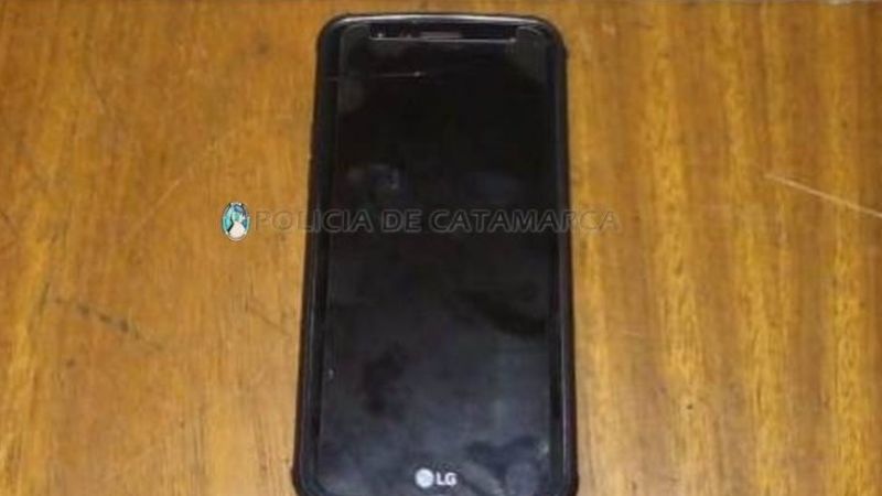 Detienen a una mujer por robar un celular