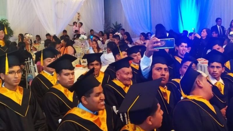 A los 89 años se recibió en la facultad