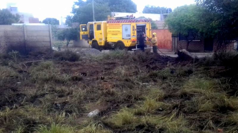 Provocaron un incendio al quemar pasto y basura en un baldío