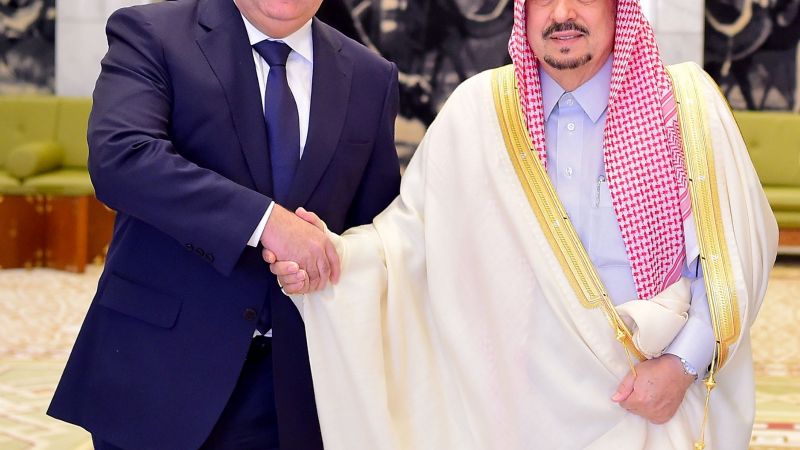 Raúl fue recibido por el príncipe de Arabia Saudita y gobernador de Riad