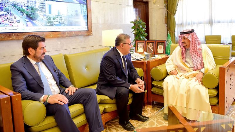 Raúl fue recibido por el príncipe de Arabia Saudita y gobernador de Riad