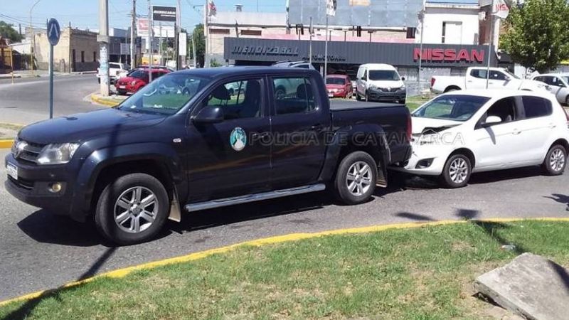 Choque con daños materiales en la rotonda del CAPE