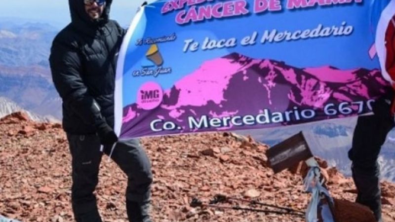 Tinogasteño escaló 6720 metros por el cáncer de mama