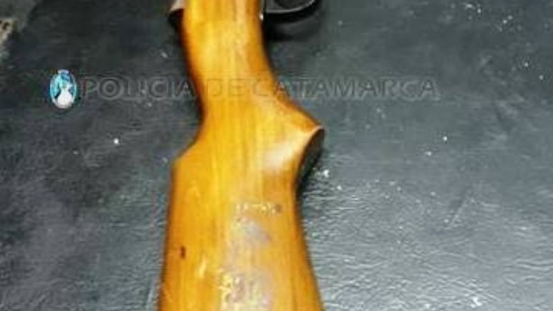 Detienen a cinco riojanos con un rifle y dosis de cocaína