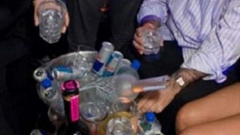 En un boliche, detienen a dos hombres por poner pastillas en bebidas