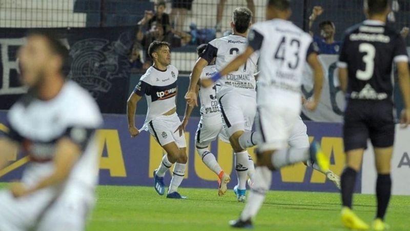 Gimnasia de Maradona avanzó en la Copa Argentina