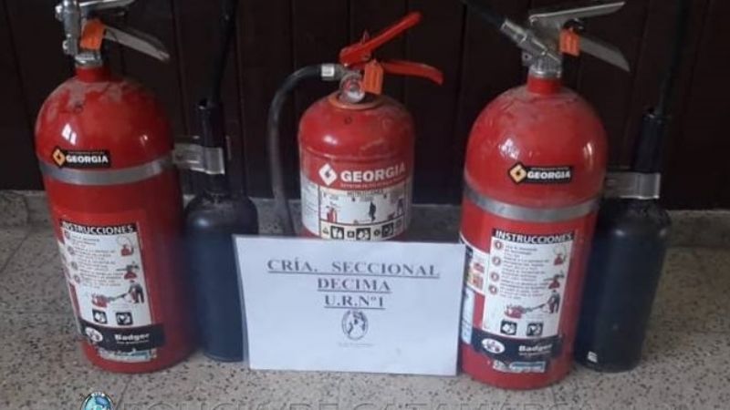 Recuperan matafuegos