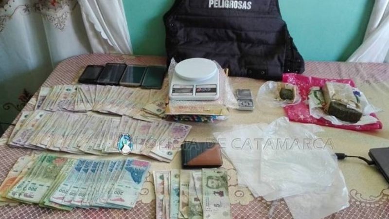 Secuestran droga, dinero, y detienen a un hombre