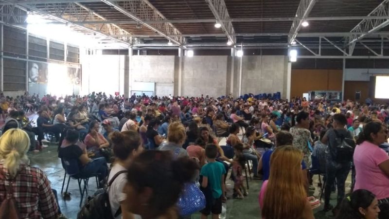 Masiva concurrencia a la entrega de la Tarjeta Alimentar