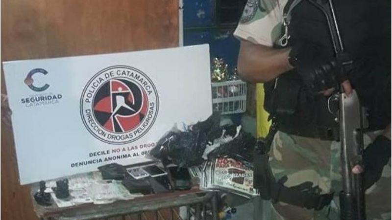 Seis detenidos con más de 200 dosis de drogas