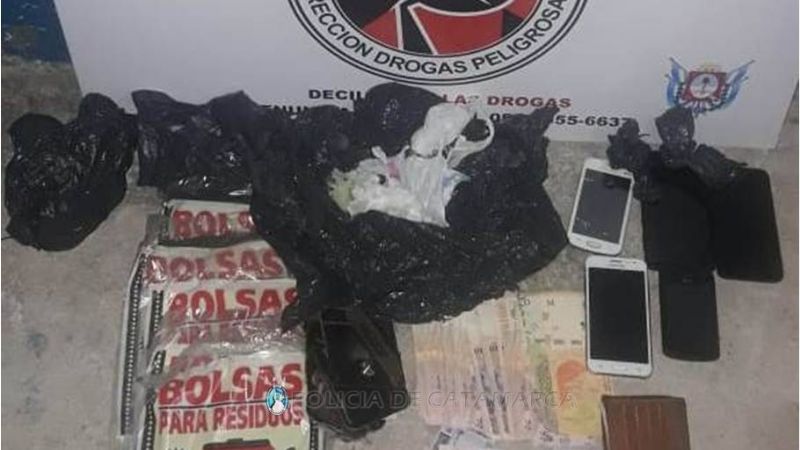Seis detenidos con más de 200 dosis de drogas