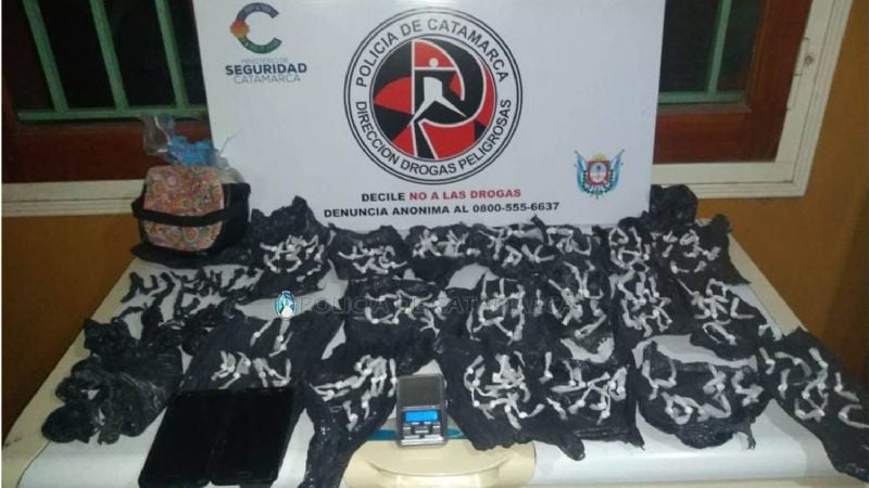 Seis detenidos con más de 200 dosis de drogas