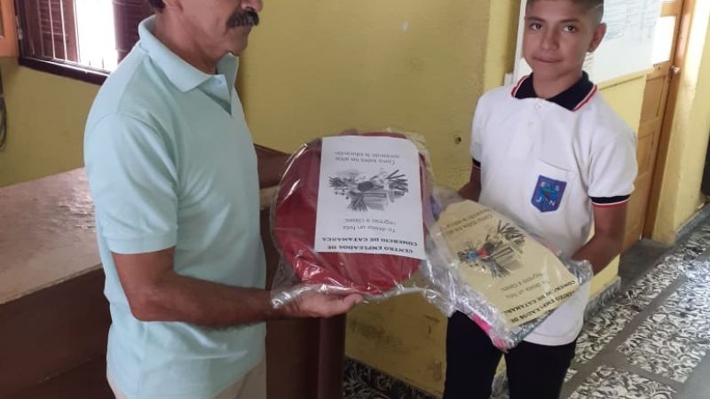 Continúa la entrega de bolsones escolares para mercantiles