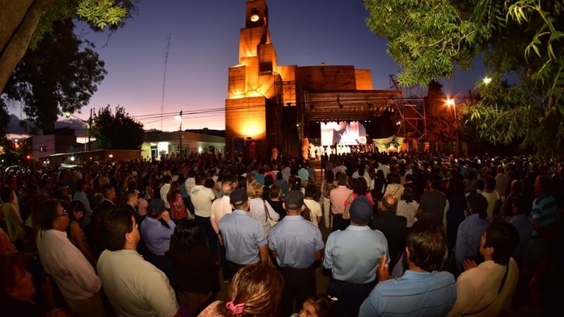 Multitudinaria participación en el aniversario de Santa María