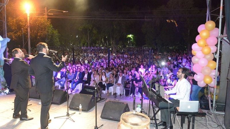 Multitudinaria participación en el aniversario de Santa María