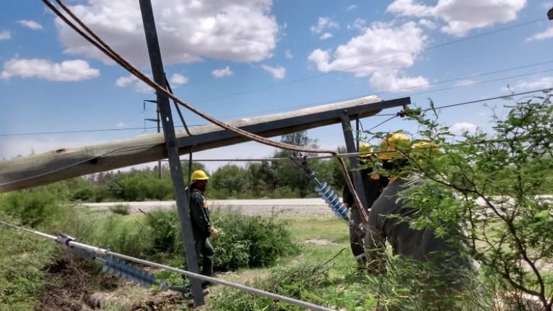 Operarios de la EC SAPEM repusieron 45 postes en Saujil