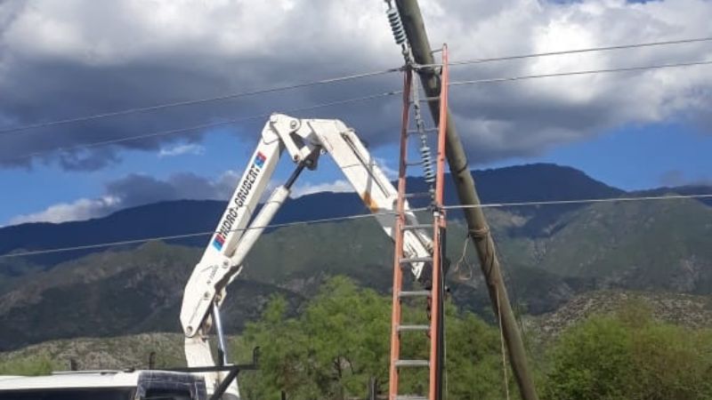 Operarios de la EC SAPEM repusieron 45 postes en Saujil