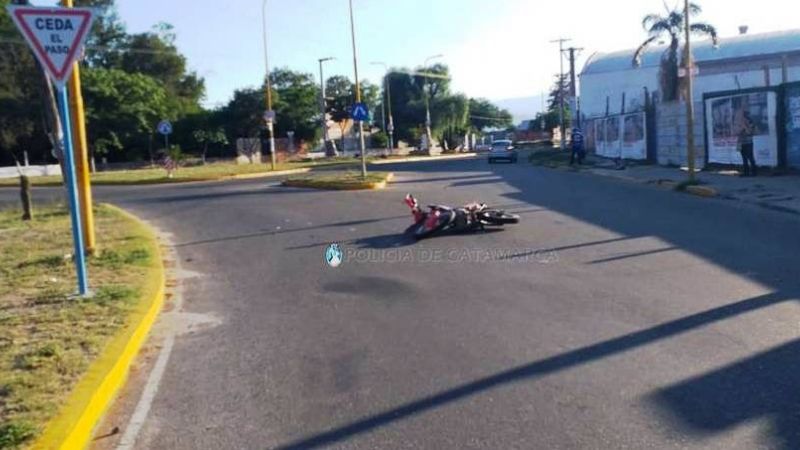 Motociclista herido tras un choque en la rotonda del CAPE