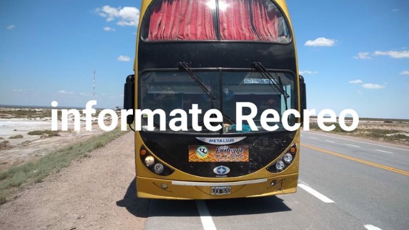 Un colectivo y un auto chocaron en el cruce de las salinas