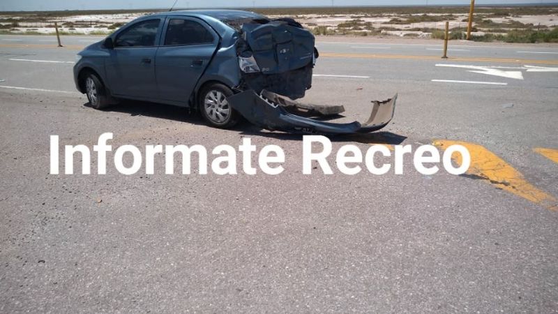 Un colectivo y un auto chocaron en el cruce de las salinas