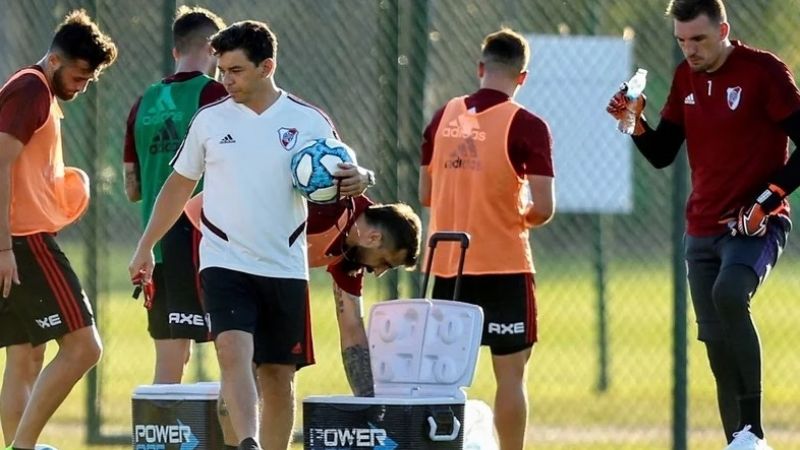 Gallardo internado por un cálculo renal