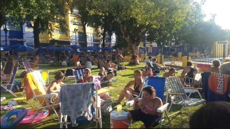 Escándalo por marihuana en la pileta de Boca