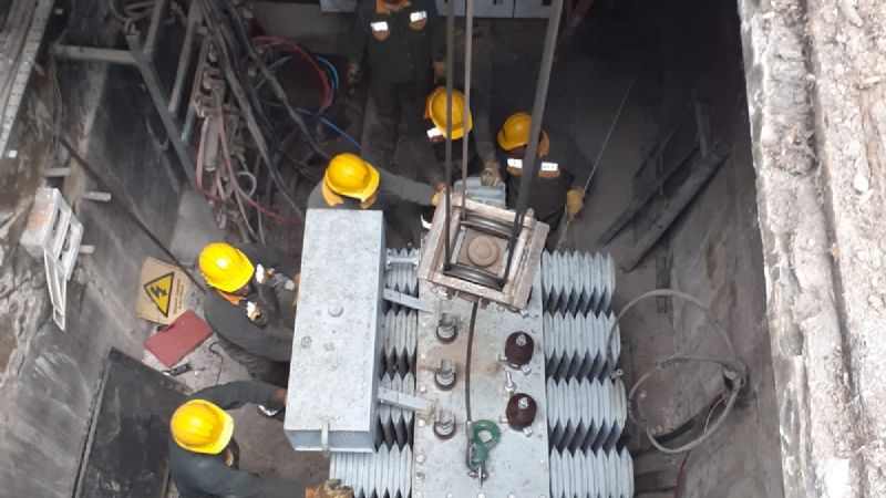 Repararon un transformador en el microcentro de la Capital