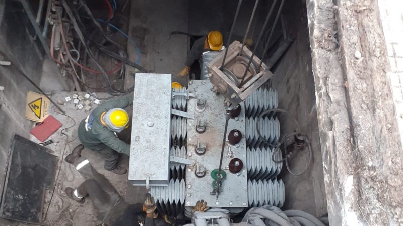 Repararon un transformador en el microcentro de la Capital