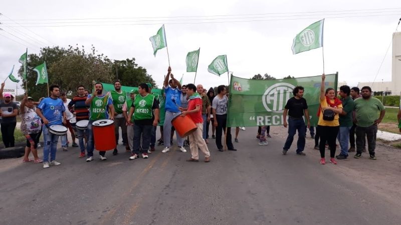 Municipales de Recreo protestan con un piquete en la ruta 157
