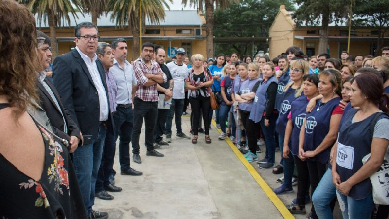 Trabajadores de la economía popular acondicionarán las escuelas