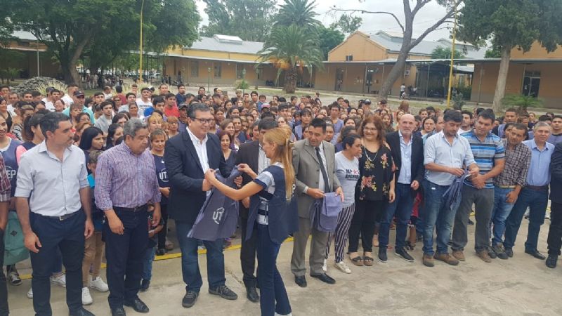 Trabajadores de la economía popular acondicionarán las escuelas