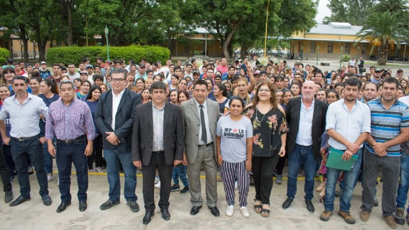 Trabajadores de la economía popular acondicionarán las escuelas